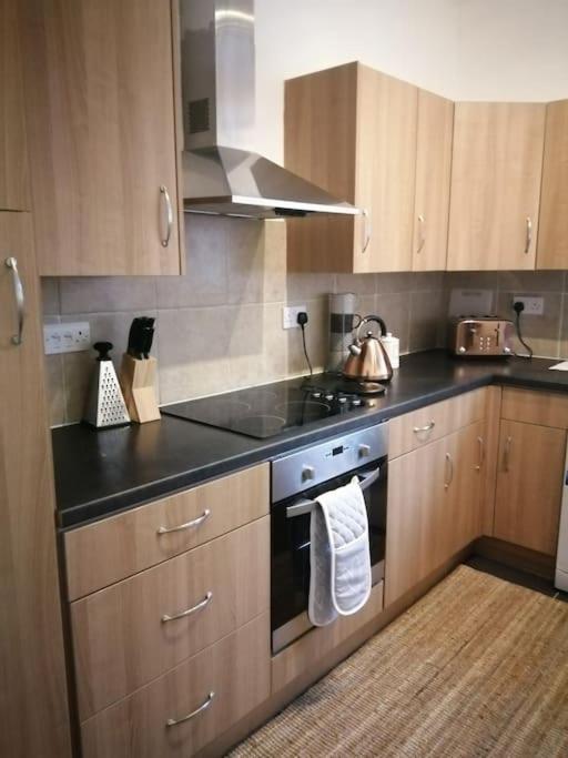Stylish One Bed Flat With Private Parking Appartement Aberdeen Buitenkant foto