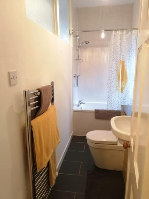 Stylish One Bed Flat With Private Parking Appartement Aberdeen Buitenkant foto
