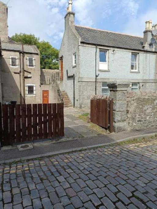 Stylish One Bed Flat With Private Parking Appartement Aberdeen Buitenkant foto